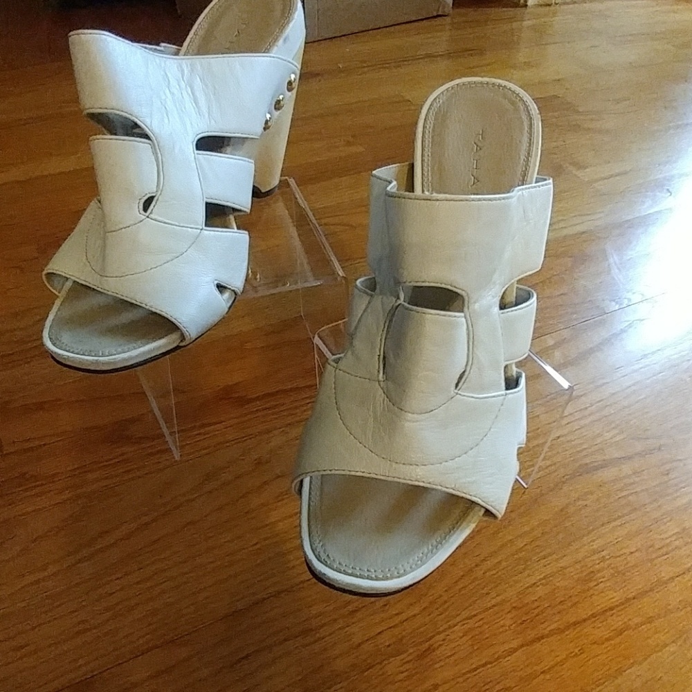 Women sandals